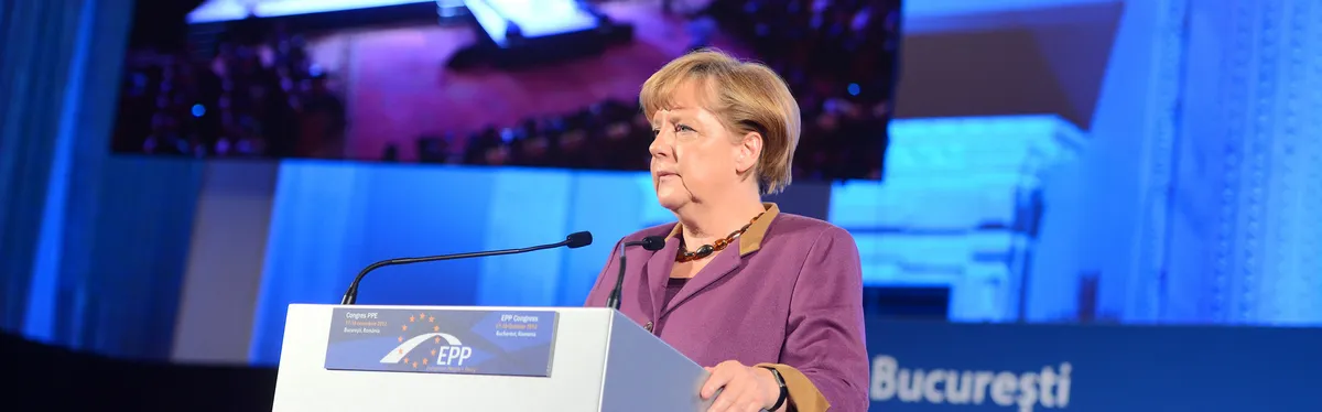 Merkel quitte la présidence de la CDU, mais les changements politiques seront pour plus tard