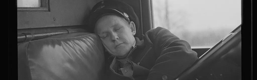 Paquet mobilité : l’accord entre les États de l’UE améliore-t-il les conditions de travail des routiers ?