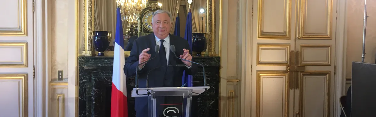 Larcher met la priorité sur le nombre de parlementaires