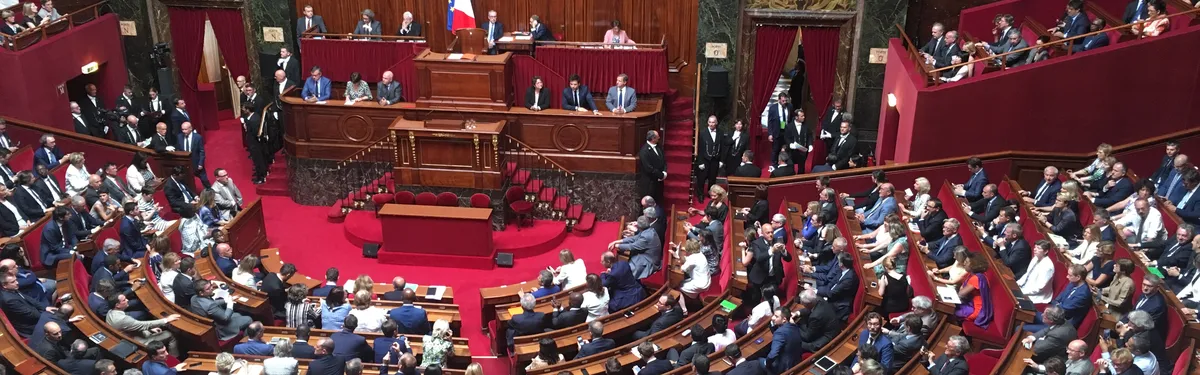 Devant le Congrès, Macron fait un pas de plus vers la présidentialisation du régime
