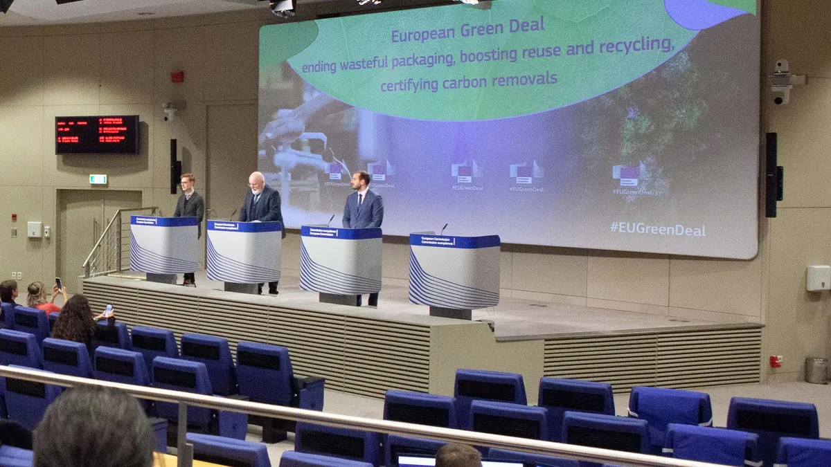 Emballages : entre recyclage et réemploi, la Commission européenne refuse de choisir