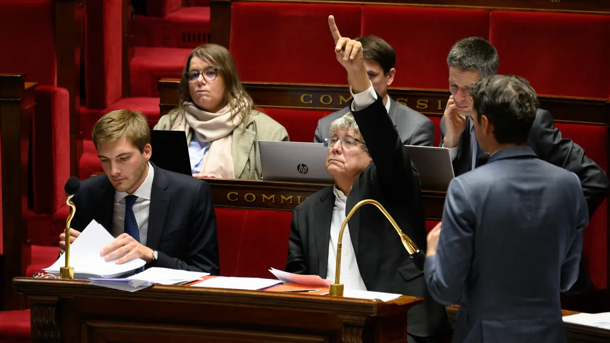 Budget 2024 : les députés en quête de sens