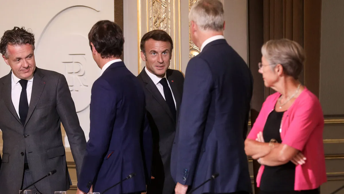 Embolie, errances, hypercontrôle : les poisons de la majorité