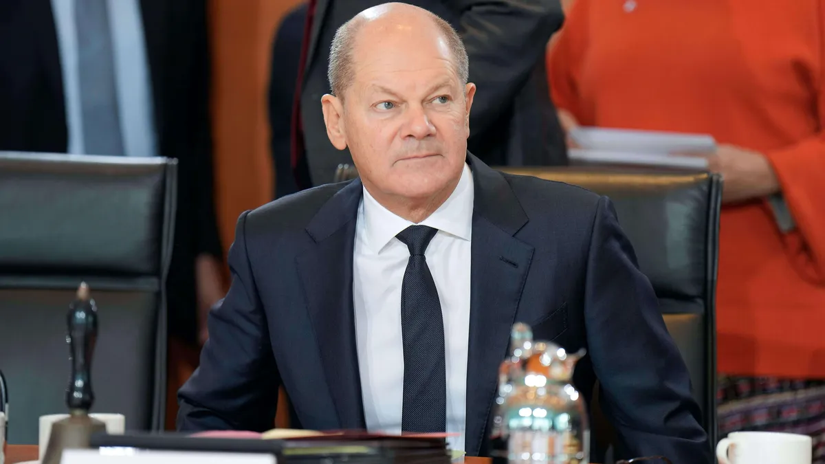 Olaf Scholz appelé en arbitre de sa coalition sur l’adoption de l’accord européen relatif au CO₂ des poids lourds