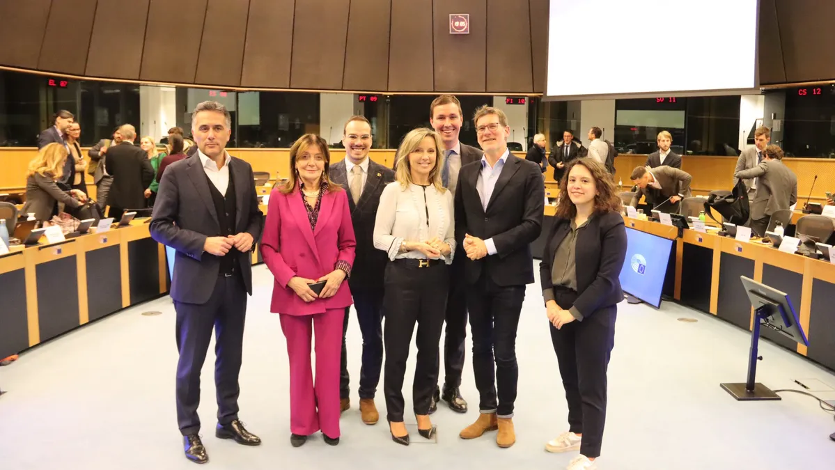 Emballages : le Conseil et le Parlement se réconcilient en trilogue, la Commission dans l’embarras