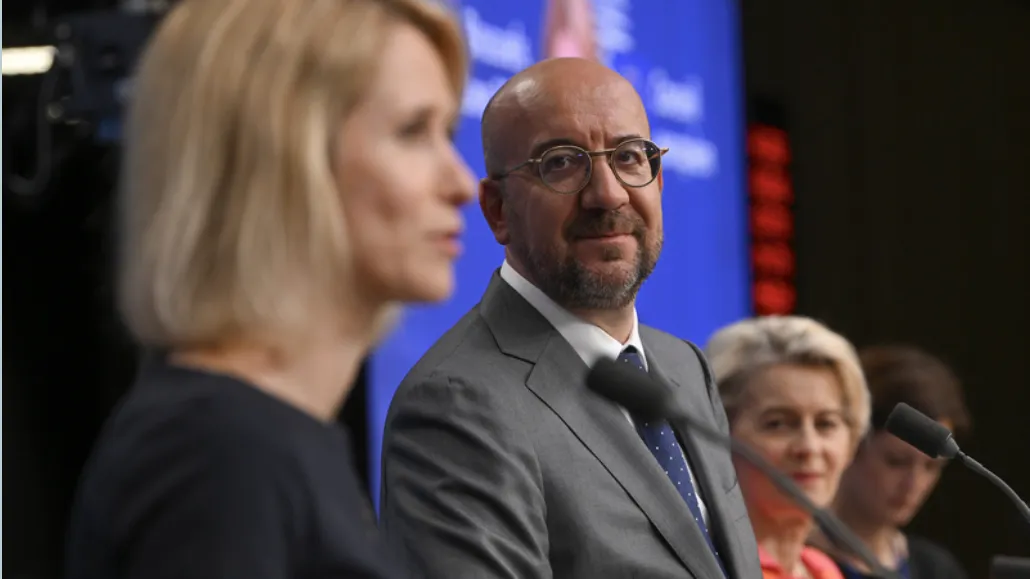 Les Vingt-Sept jouent le statu quo politique