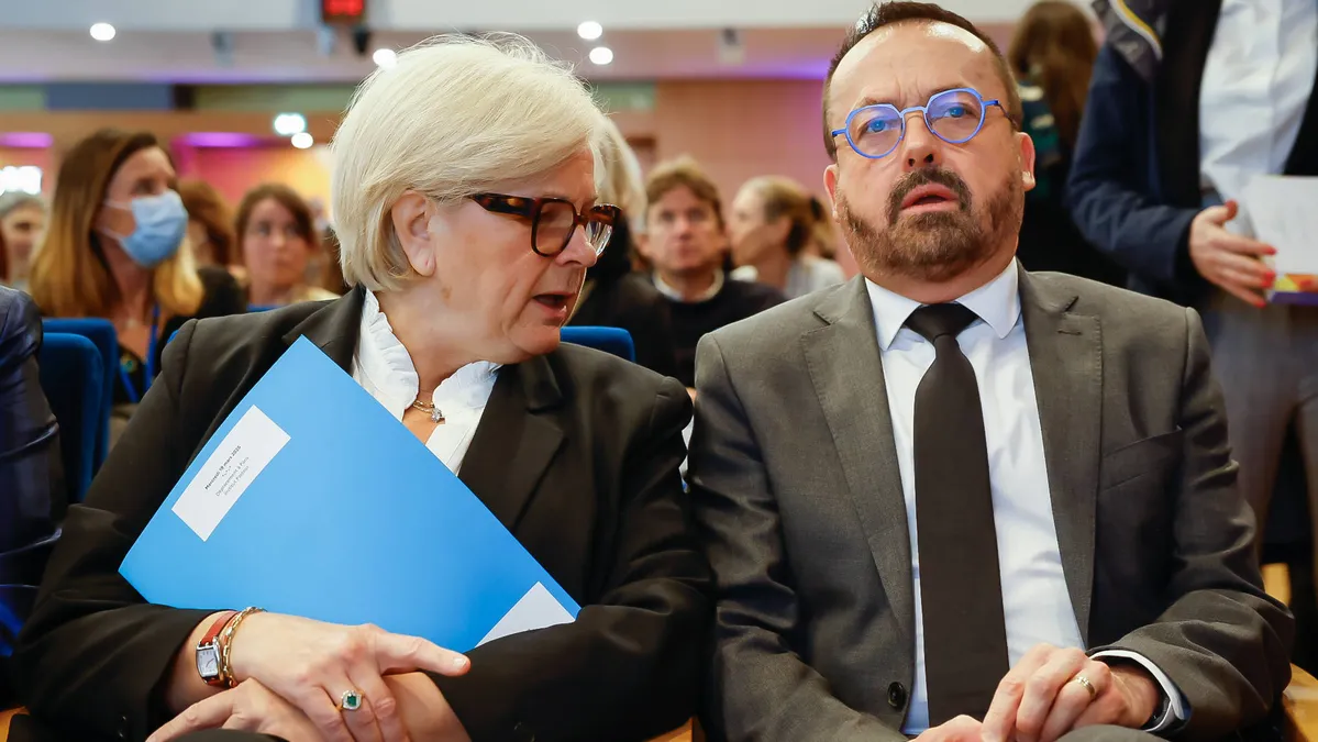 Entre Catherine Vautrin et Yannick Neuder, la santé tiraillée